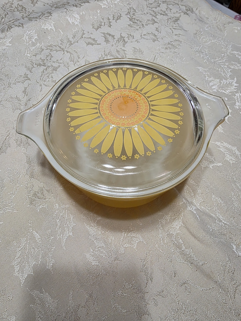 Pyrex Yellow Sunflower Covered Casserole Dish